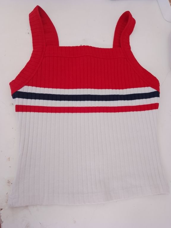 Top a rayas rojo blanco y azul