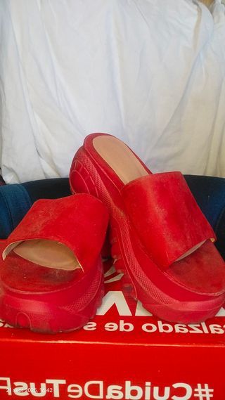 Sandalias de plataforma rojas