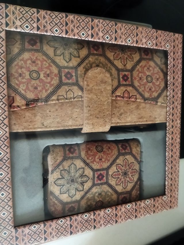 Cartera y monedero con diseño