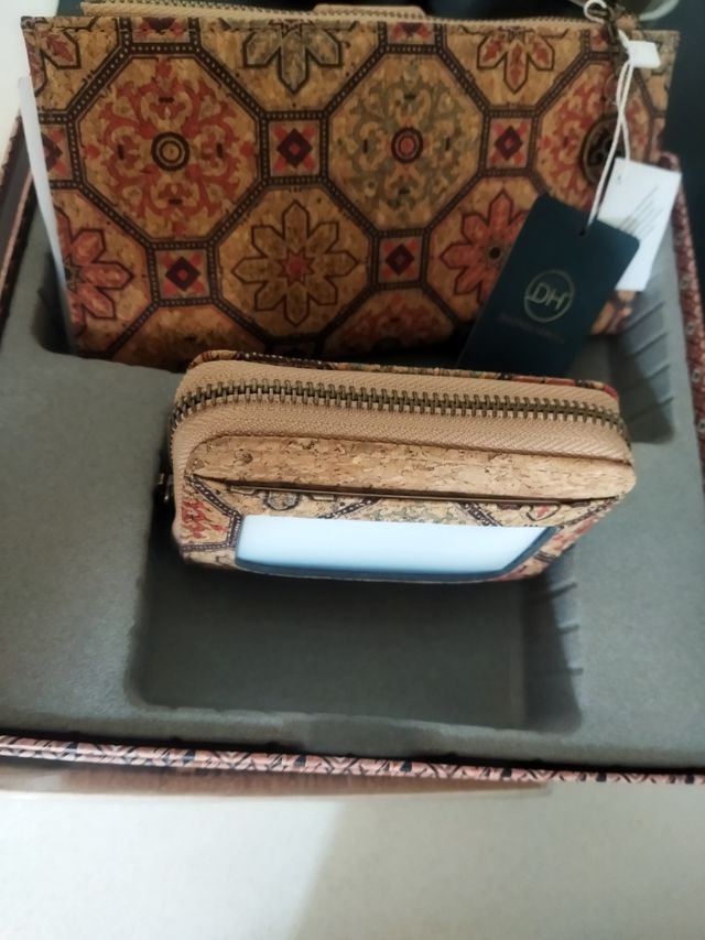 Cartera y monedero con diseño