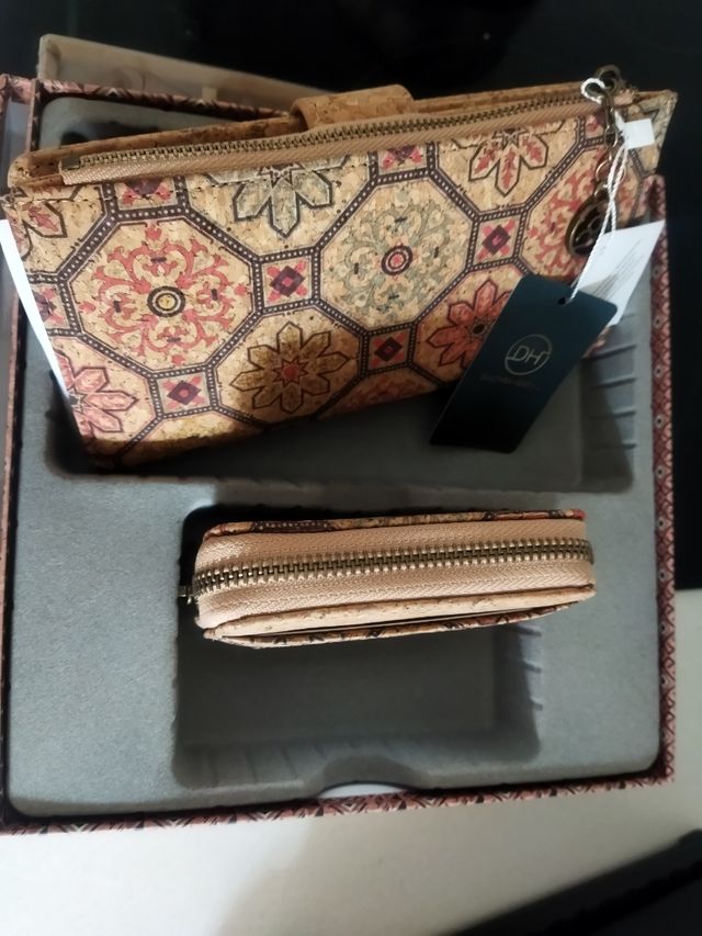 Cartera y monedero con diseño