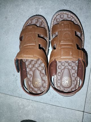 Sandalias niño marrones