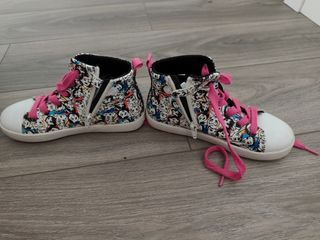 Zapatillas GEOX niña Disney. Talla 33