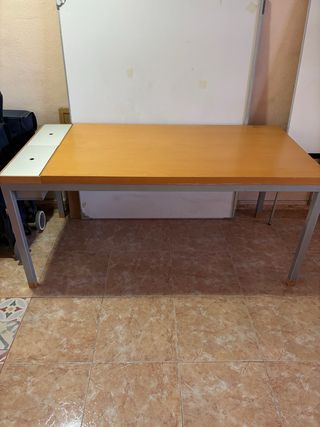 Mesa de escritorio madera y metal