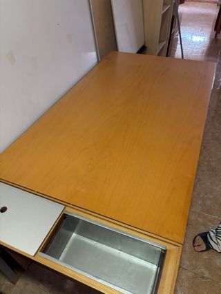 Mesa de escritorio madera y metal