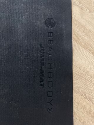 Esterilla, pesa y pelota de ejercicio