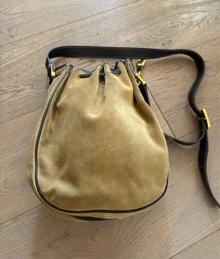 Bolso Loewe vintage ante beige y marrón. 