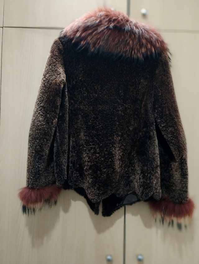Chaquetón de pelo marrón