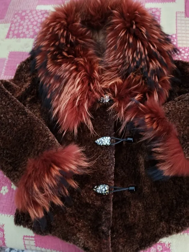 Chaquetón de pelo marrón