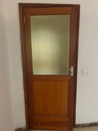 3 Puertas madera y cristal clásicas