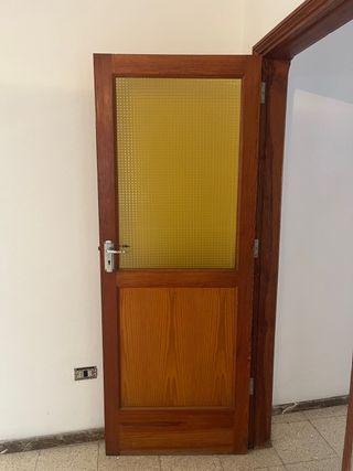 3 Puertas madera y cristal clásicas