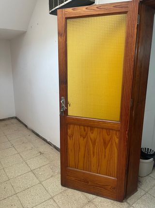 3 Puertas madera y cristal clásicas