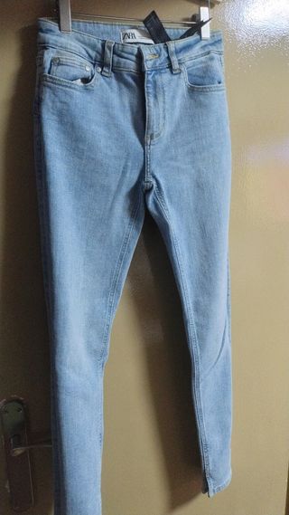 Pantalón vaquero Zara 