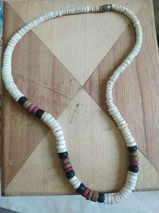 Collana etnica perline bianche e colorate