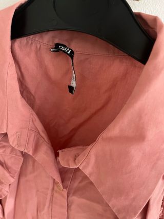 Camisa Zara manga larga volantes rosa