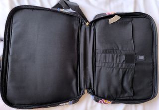 Maletín Misako Negro Estampado Plumas Multicolor