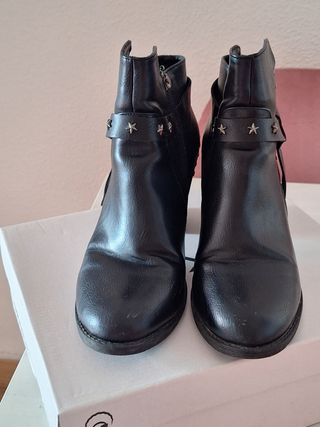 Botines negros de tacón bajo 