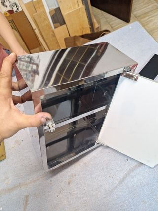 Botiquín Metálico y Cristal