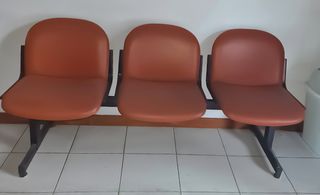 Panche da attesa in similpelle e metallo