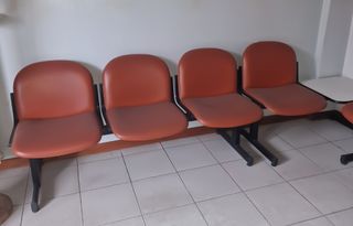 Panche da attesa in similpelle e metallo