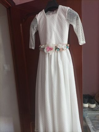 Vestido de comunión blanco con flores 
