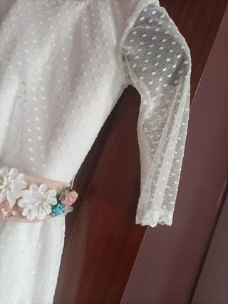 Vestido de comunión blanco con flores 