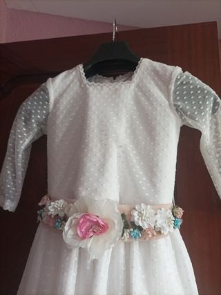 Vestido de comunión blanco con flores 