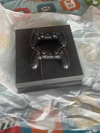 PS4 (PlayStation 4) Negra + 2 Mandos gratis 