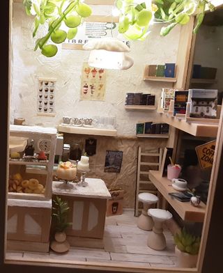 Caja Miniatura Cafetería/Librería con Luz