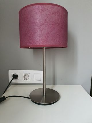 Lámpara de mesa rosa