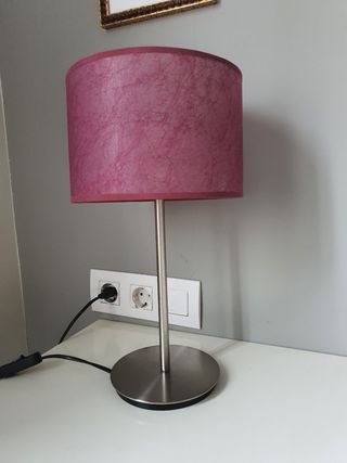 Lámpara de mesa rosa