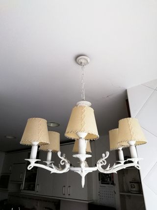 Lámpara de techo 6 brazos blanca. Con tulipas