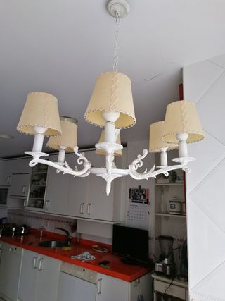 Lámpara de techo 6 brazos blanca. Con tulipas