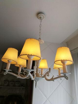 Lámpara de techo 6 brazos blanca. Con tulipas