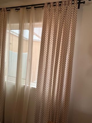 Cortinas beige y marrones a juego