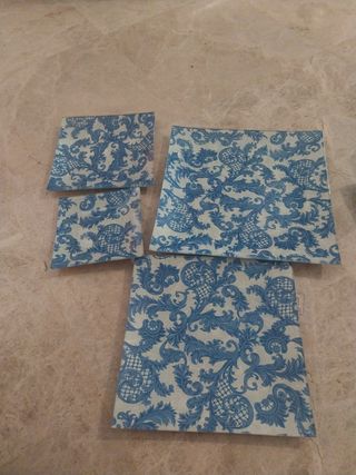 4 piatti decorativi blu e bianchi