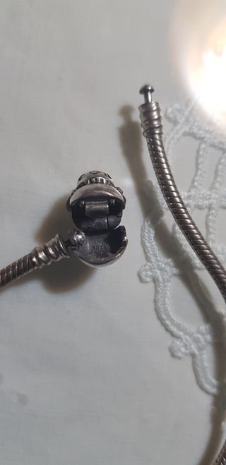 Pandora pulsera plateada con charm de Stitch
