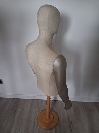 Maniquí de hombre para sastre