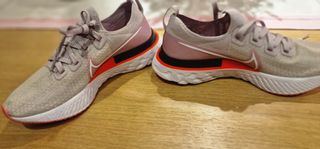 Tenis Nike Infinity React Gris/Rosa