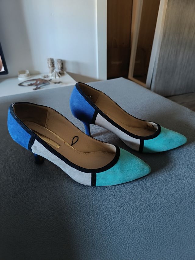 Zapatos de salón tacón bloque color block