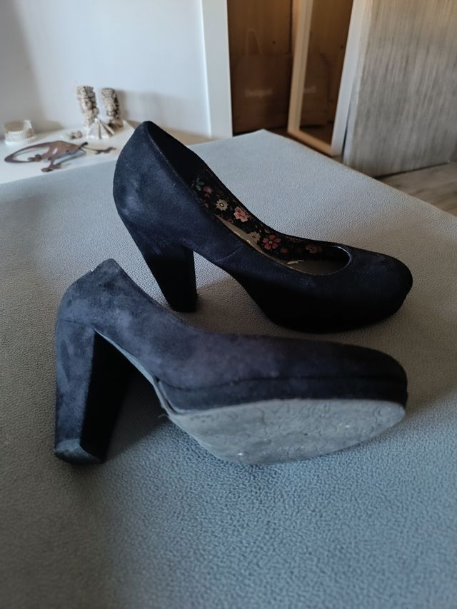 Zapatos de salón negros con plataforma