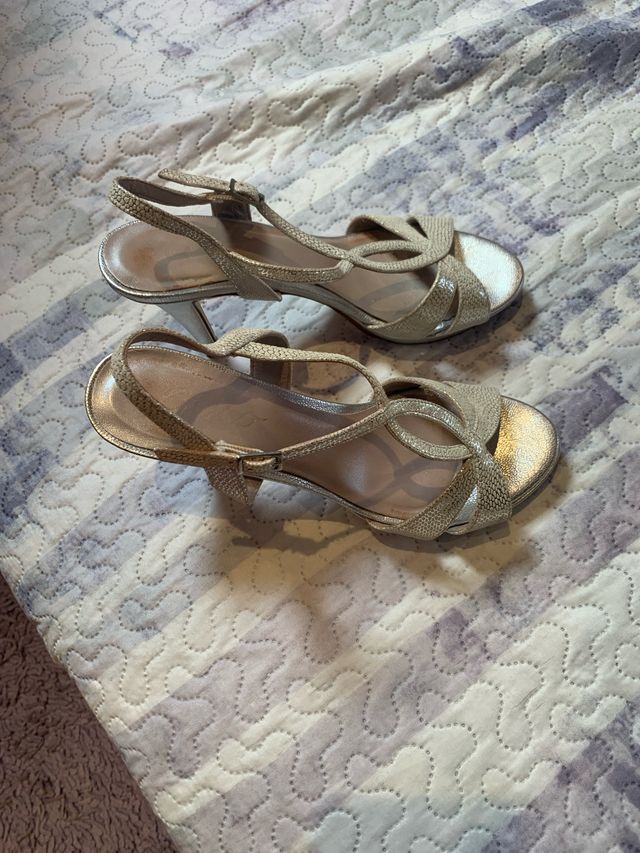 Sandalias de tacón plateadas