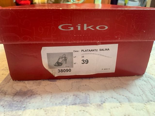 Sandalias de tacón plateadas