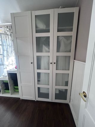 Armario Blanco Ikea con Puertas de Cristal