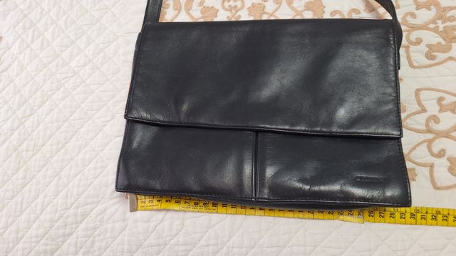 Bolso de piel azul marino .nuevo precio