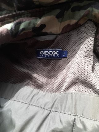 Chubasquero Geox verde militar 10 años