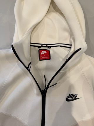 Nike Tech Fleece Hoodie Beige y Blanco