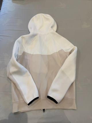 Nike Tech Fleece Hoodie Beige y Blanco