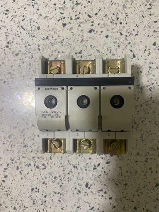 Seccionador Siemens Tripolar 63A