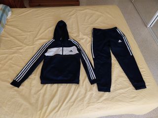 Chándal Adidas niño azul y blanco
Talla 11/12